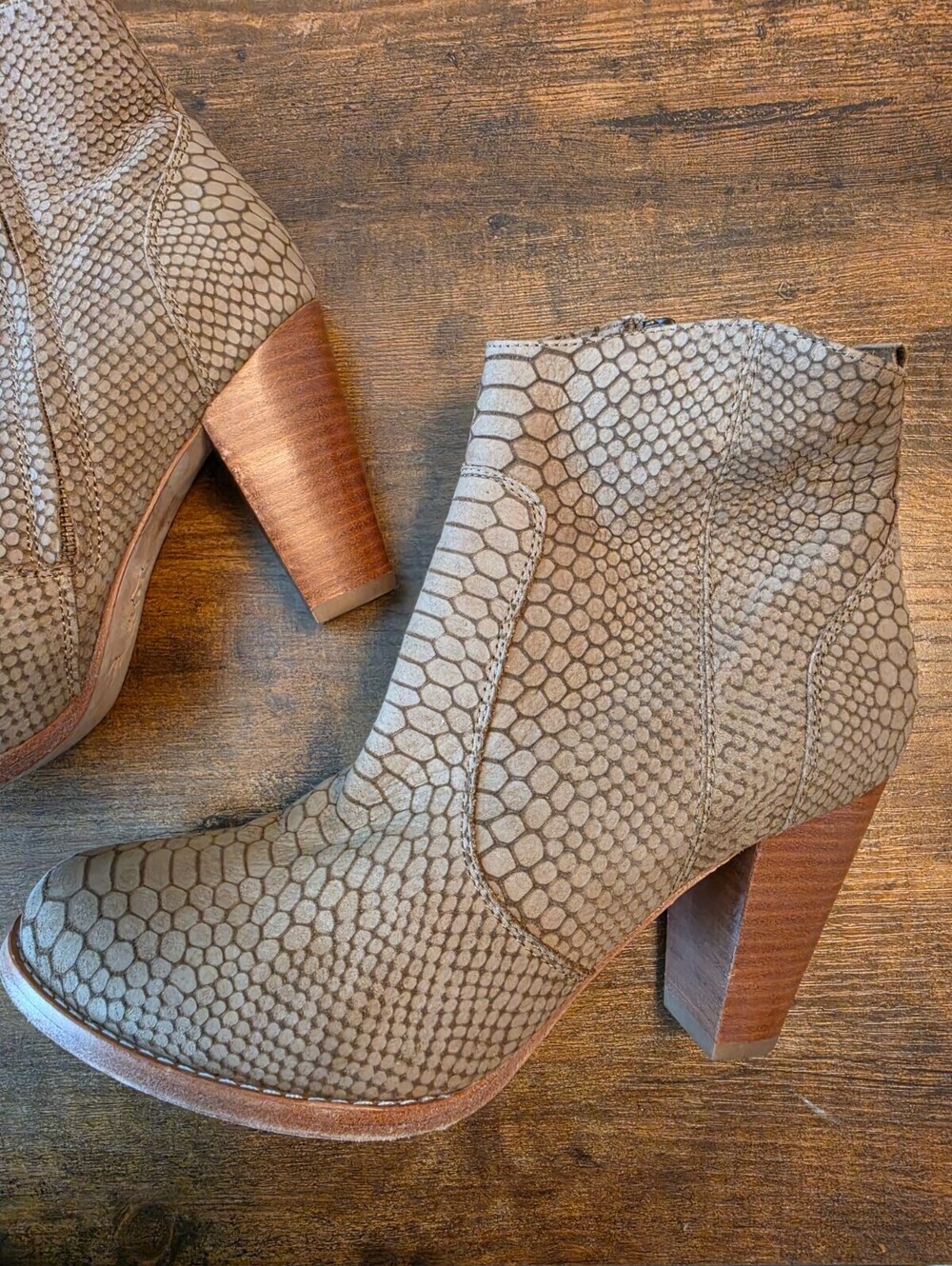 Joie Dalton Tan Snakeskin Stacked 3.5 " Heel Leather Bootie Womens EU 39 USA 8 - Picture 3 of 7